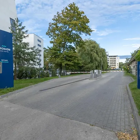 Seaside Ii - By Jantar Daire *